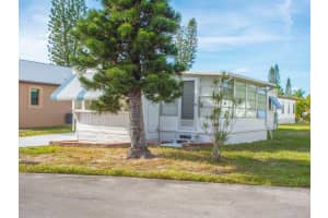 10 Desoto Lane, Port Saint Lucie, FL 34952 - MLS#R11141825