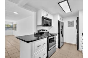 220 Lakeview Drive, Weston, FL 33326 - MLS#R11141851