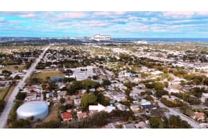 819 Colonial Road, West Palm Beach, FL 33405 - MLS#R11142206