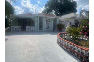 820 Lakewood Road, West Palm Beach, FL 33405 - MLS#R11142421