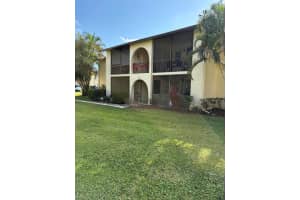 330 Knotty Pine Circle B-2, Greenacres, Fl 33463, Greenacres