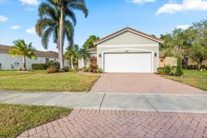 704 SW Rocky Bayou Terrace, Port Saint Lucie, FL 34986 - MLS#R11142977