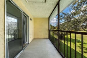 1529 Meadows Circle W, Boynton Beach