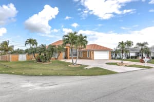 2725 SW Somber Road, Port Saint Lucie, FL 34953 - MLS#R11143208
