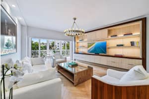389 S Lake Drive 2g, Palm Beach