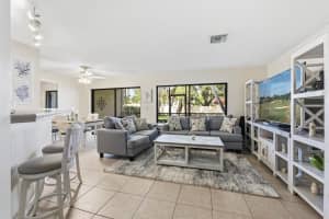 15 Lexington Lane E B, Palm Beach Gardens, FL 33418 - MLS#R11143535