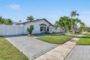 912 SE 15th Court, Deerfield Beach, FL 33441 - MLS#R11143672