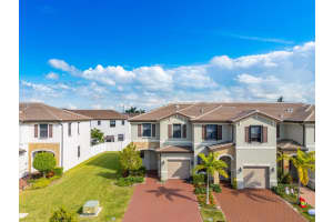 11101 W 33rd Court Court, Hialeah