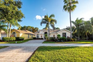 665 Sw Lake Charles Circle, Port Saint Lucie, FL 34986 - MLS#R11143762