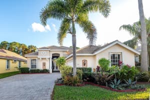 665 Sw Lake Charles Circle, Port Saint Lucie, FL 34986 - MLS#R11143762