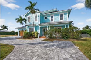 8551 SE Driftwood Street, Hobe Sound, FL 33455 - MLS#R11143853