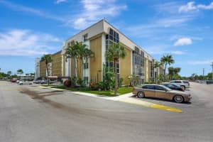 3040 Ne 16th Avenue 205, Oakland Park