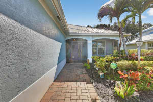 447 11th Square, Vero Beach, FL 32962 - MLS#R11144075