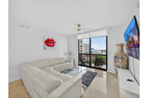 701 S Olive Avenue 725, West Palm Beach, FL 33401 - MLS#R11144243