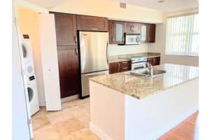 19900 E Country Club Drive 1020, Aventura