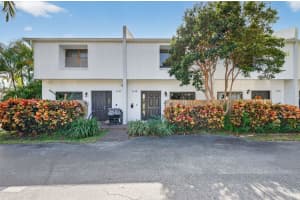 2140 Ne 44th Street, Lighthouse Point, Fl 33064, Pompano Beach