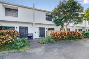 2140 NE 44th Street, Lighthouse Point, FL 33064 - MLS#R11144522