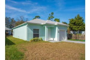 2505 87th Avenue, Vero Beach, FL 32966 - MLS#R11144554