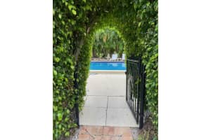 1042 Del Harbour Drive 0100 Delray Beach, FL 33483 - Off Market
