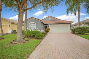 832 Nw Greenwich Court, Port Saint Lucie