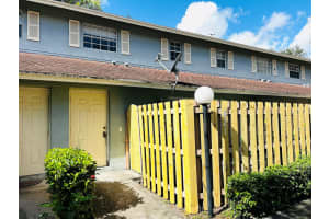 421 Cypress Way W, Palm Springs