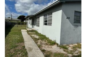 1015 Avenue I 2, Riviera Beach, FL 33404 - MLS#R11145357