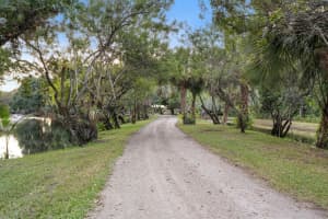 5820 SE Smith Avenue, Stuart, FL 34997 - MLS#R11145427