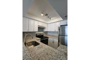 700 Executive Center Drive 23, West Palm Beach, FL 33401 - MLS#R11145443