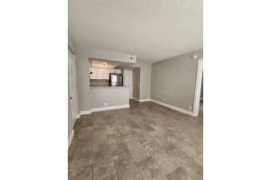 700 Executive Center Drive 23, West Palm Beach, FL 33401 - MLS#R11145443