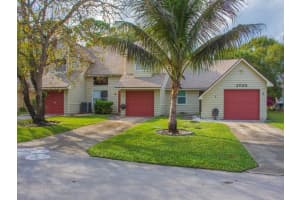 2020 Vero South Circle SW 4, Vero Beach, FL 32962 - MLS#R11145526