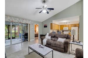 2020 Vero South Circle SW 4, Vero Beach, FL 32962 - MLS#R11145526