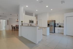 665 Kenwood Drive, Vero Beach, FL 32968 - MLS#R11145553