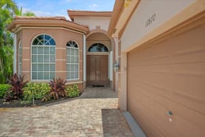 10870 Royal Devon Way, Lake Worth, FL 33449 - MLS#R11145605