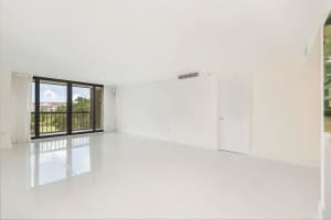 2450 Presidential Way, West Palm Beach, FL 33401 - MLS#R11145698