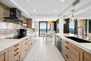 2427 Presidential Way 802, West Palm Beach, FL 33401 - MLS#R11145837