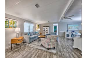 7526 SE Independence Avenue, Hobe Sound, FL 33455 - MLS#R11146079