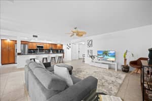 825 Egret Circle 102, Delray Beach, FL 33444 - MLS#R11146159