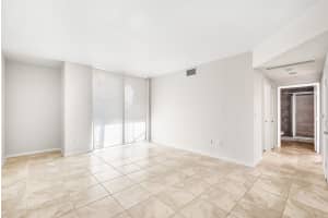 403 Sapodilla Avenue 302, West Palm Beach, FL 33401 - MLS#R11146176