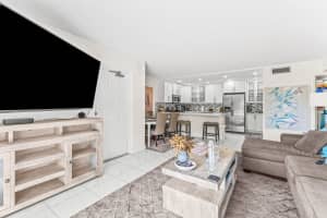 1006 Green Pine Boulevard, West Palm Beach, FL 33409 - MLS#R11146196