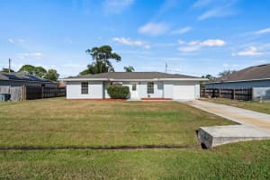 433 SE Seahouse Drive, Port Saint Lucie, FL 34983 - MLS#R11146360
