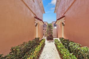 28 Live Oak Circle, Tequesta, FL 33469 - MLS#R11146460