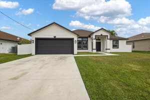 5207 NW South Lovoy Circle, Port Saint Lucie, FL 34986 - MLS#R11146540