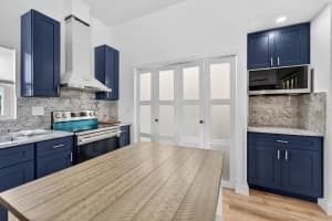 300 E 24th Street, Riviera Beach, FL 33404 - MLS#R11146658