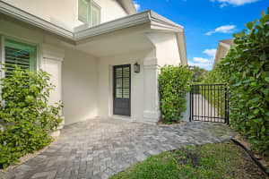 221 E River Park Drive, Jupiter, FL 33477 Sold 01/15/26