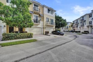 642 NW 38th Circle, Boca Raton, FL 33431 - MLS#R11147175