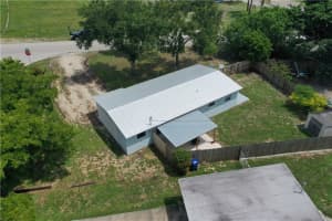 110 6th Court, Vero Beach, FL 32962 - MLS#R11147319