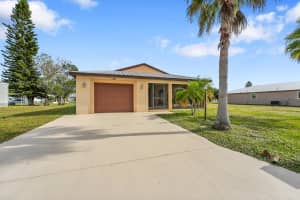 38 Alta Loma, Port Saint Lucie, FL 34952 - MLS#R11147362