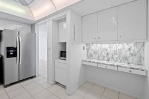 2425 Presidential Way 801, West Palm Beach, FL 33401 - MLS#R11147371