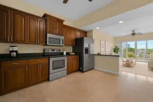 1650 Presidential Way, West Palm Beach, FL 33401 - MLS#R11147439