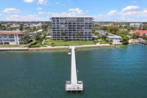 3040 Lake Shore Drive, Riviera Beach, FL 33404 - MLS#R11147537